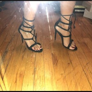 Sexy black tie up heels!